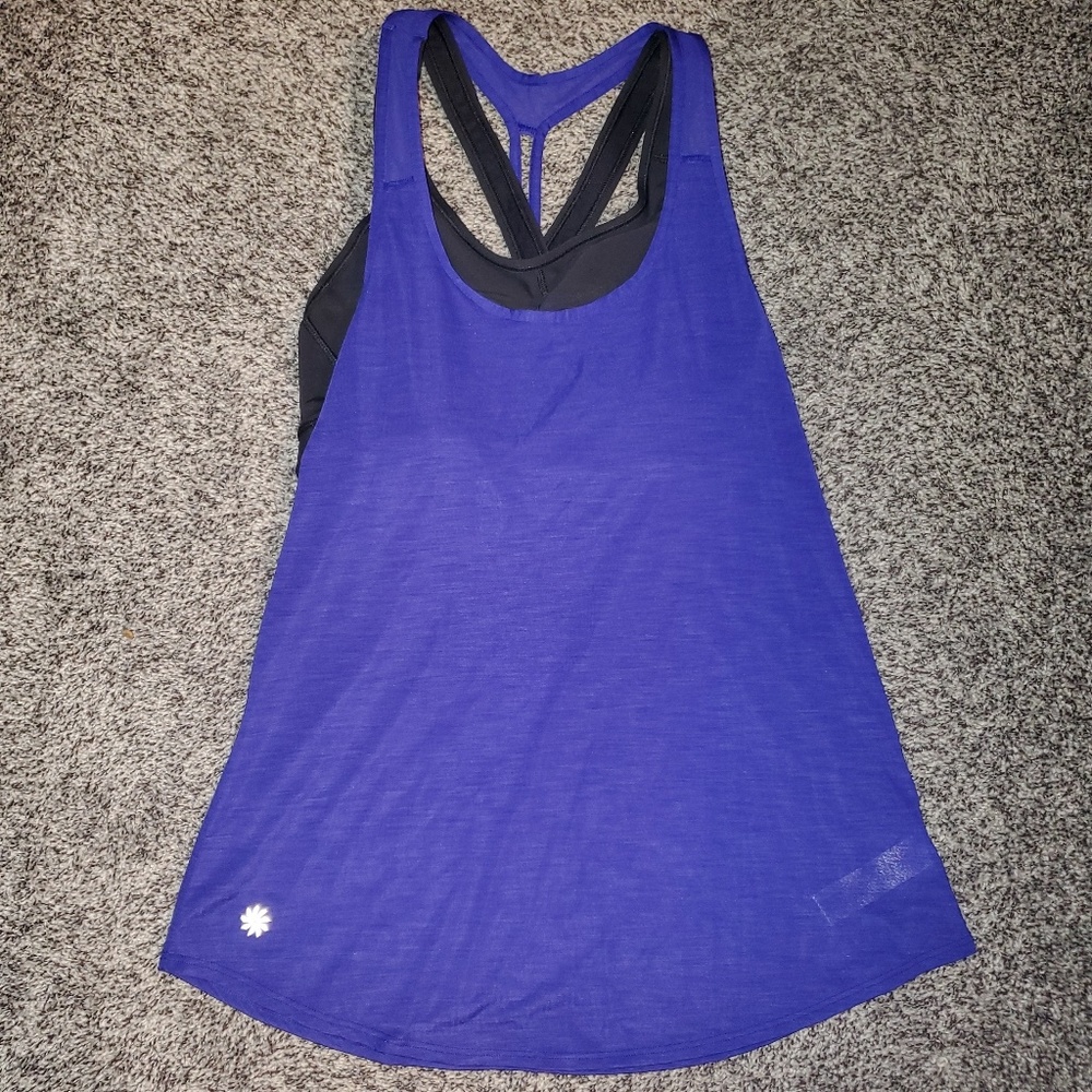 Athleta workout/yoga top w bra